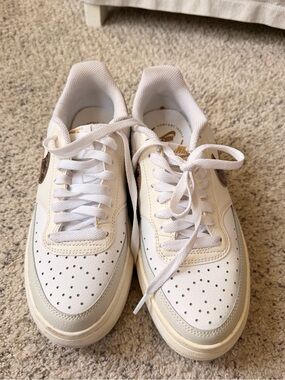 Nike White Leather Sneakers with Beige Trim